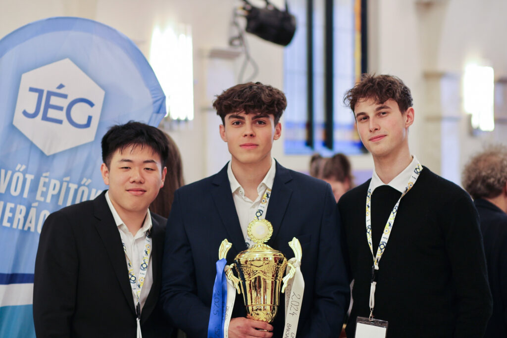 mit nyerhetnek a csapatok